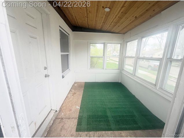 1604 E Meyers Avenue, Hazel Park, MI 48030