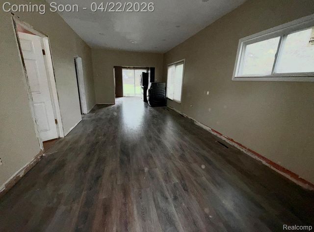 1604 E Meyers Avenue, Hazel Park, MI 48030