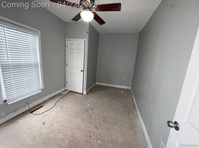 1604 E Meyers Avenue, Hazel Park, MI 48030