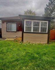 1604 E Meyers Avenue, Hazel Park, MI 48030
