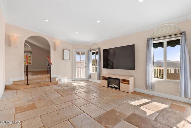 22100 Dardenne Street, Calabasas, CA 91302