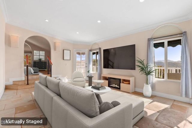 22100 Dardenne Street, Calabasas, CA 91302