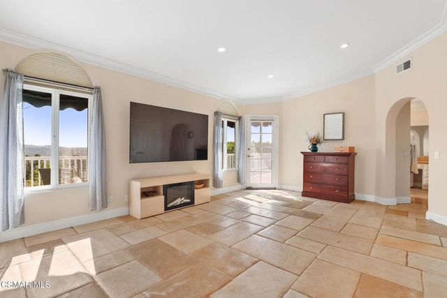 22100 Dardenne Street, Calabasas, CA 91302