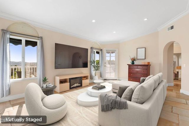 22100 Dardenne Street, Calabasas, CA 91302