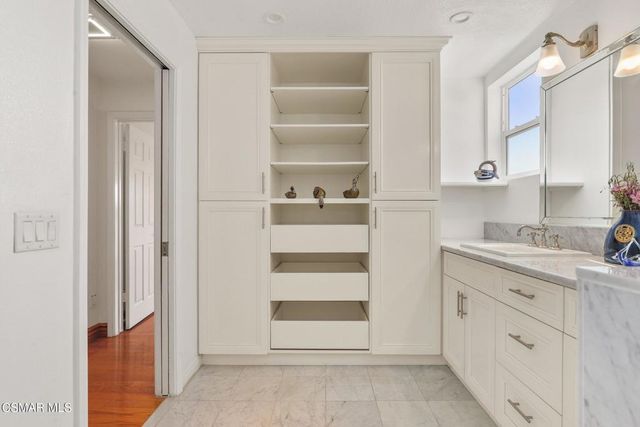 22100 Dardenne Street, Calabasas, CA 91302