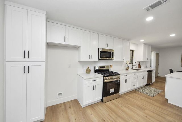 3013 Woodland Drive, Dickinson, TX 77539