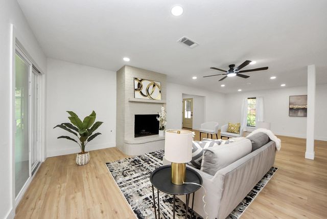 3013 Woodland Drive, Dickinson, TX 77539