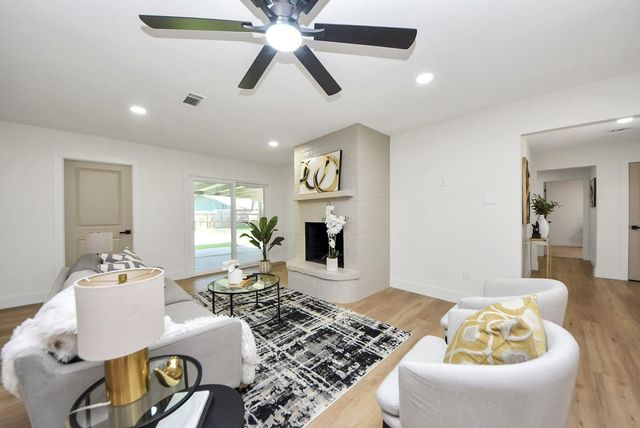 3013 Woodland Drive, Dickinson, TX 77539