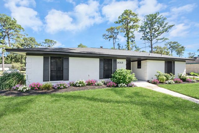 3013 Woodland Drive, Dickinson, TX 77539