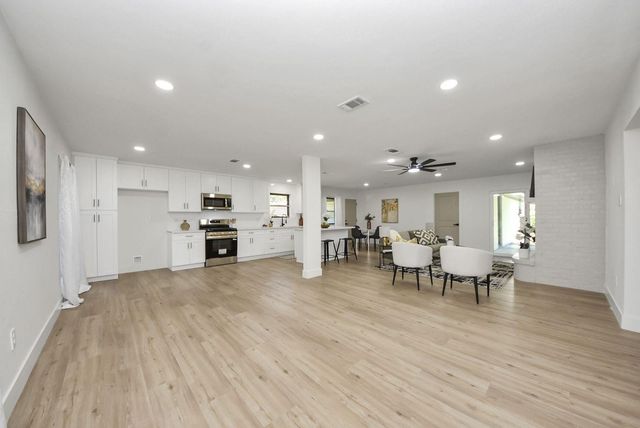 3013 Woodland Drive, Dickinson, TX 77539