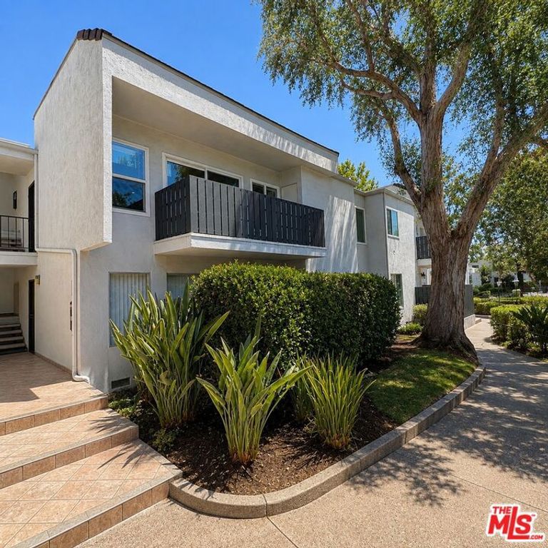 18645 Hatteras Street 263, Tarzana, CA 91356 — photo 2