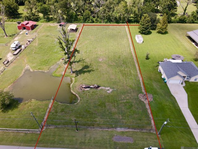 8856 Singleton Rd, Port Allen, LA 70767