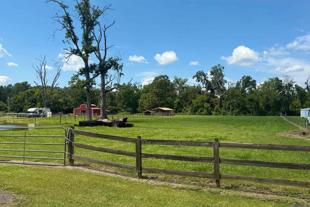 8856 Singleton Rd, Port Allen, LA 70767