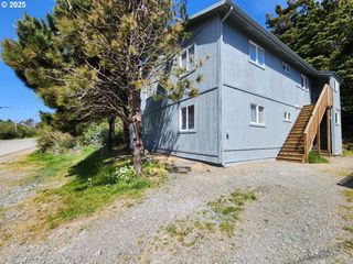 820 JACKSON St, Port Orford, OR 97465
