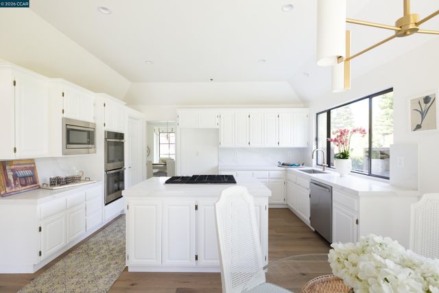7 Crockett Drive, Moraga, CA 94556