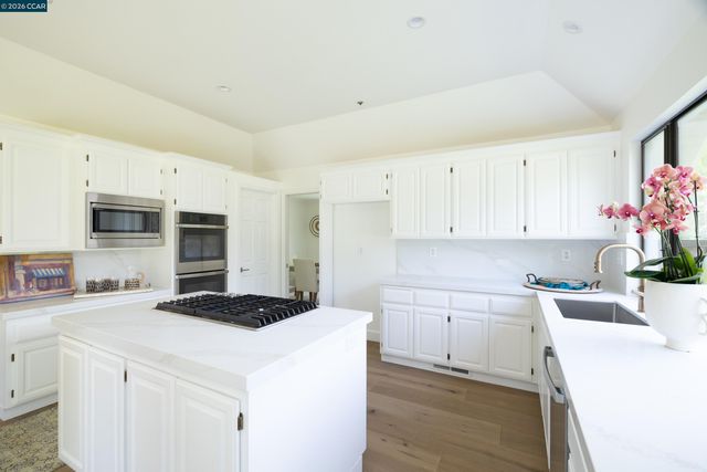 7 Crockett Drive, Moraga, CA 94556