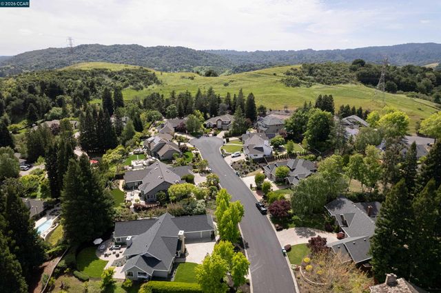 7 Crockett Drive, Moraga, CA 94556