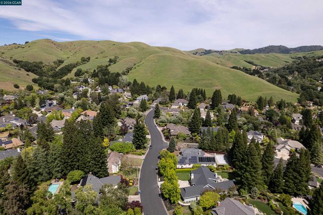 7 Crockett Drive, Moraga, CA 94556