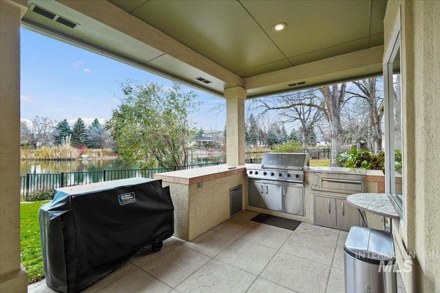 5280 N Lakemont Ln, Garden City, ID 83714