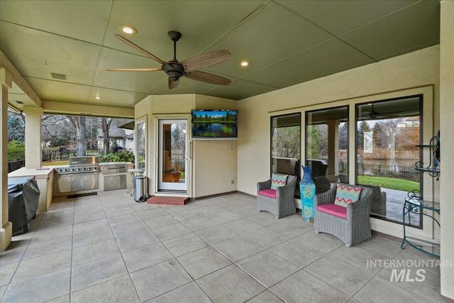 5280 N Lakemont Ln, Garden City, ID 83714