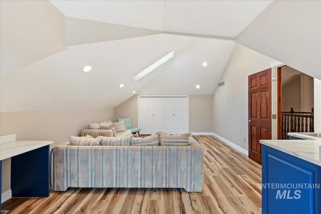 5280 N Lakemont Ln, Garden City, ID 83714