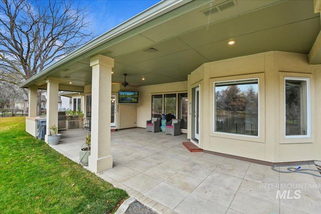 5280 N Lakemont Ln, Garden City, ID 83714