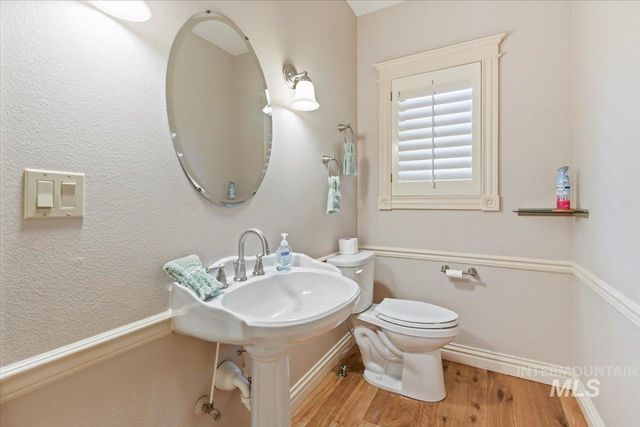 5280 N Lakemont Ln, Garden City, ID 83714