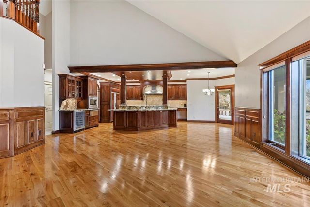 5280 N Lakemont Ln, Garden City, ID 83714