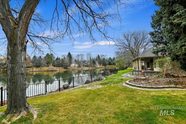 5280 N Lakemont Ln, Garden City, ID 83714