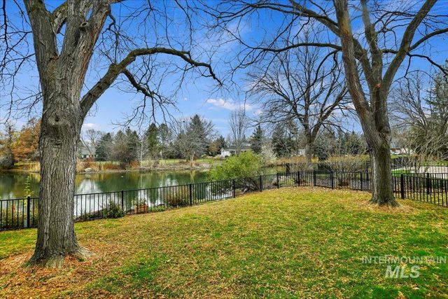 5280 N Lakemont Ln, Garden City, ID 83714