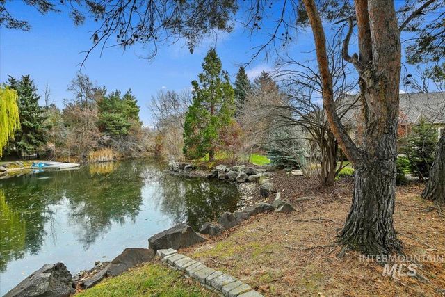 5280 N Lakemont Ln, Garden City, ID 83714