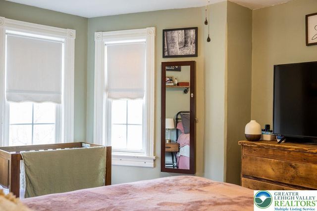 5966 Sullivan Trail, Plainfield Twp, PA 18064