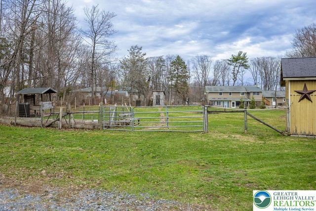 5966 Sullivan Trail, Plainfield Twp, PA 18064