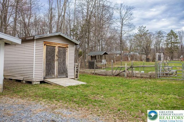 5966 Sullivan Trail, Plainfield Twp, PA 18064
