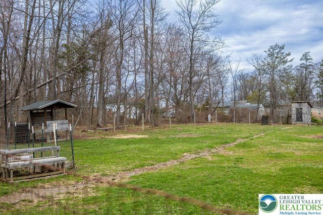 5966 Sullivan Trail, Plainfield Twp, PA 18064