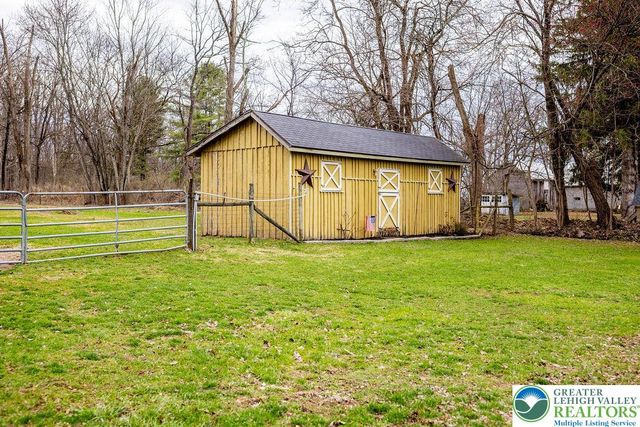 5966 Sullivan Trail, Plainfield Twp, PA 18064