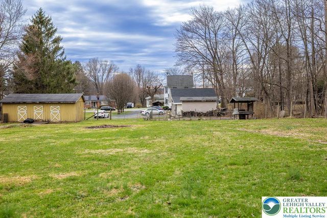 5966 Sullivan Trail, Plainfield Twp, PA 18064