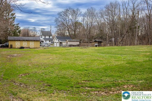 5966 Sullivan Trail, Plainfield Twp, PA 18064