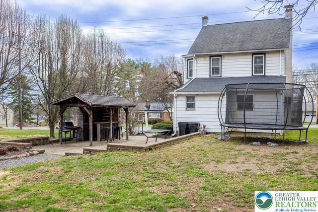 5966 Sullivan Trail, Plainfield Twp, PA 18064