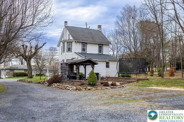 5966 Sullivan Trail, Plainfield Twp, PA 18064