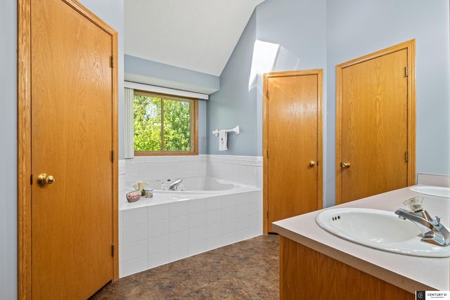 21935 Granada Street, Gretna, NE 68136