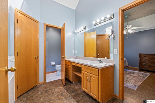 21935 Granada Street, Gretna, NE 68136