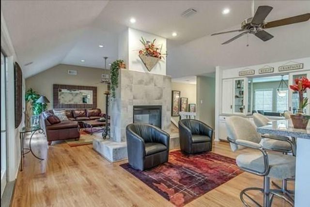 8 Buttonbush Court, The Woodlands, TX 77380
