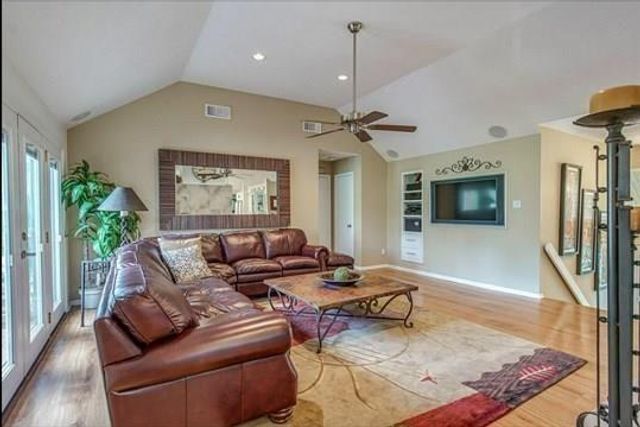 8 Buttonbush Court, The Woodlands, TX 77380