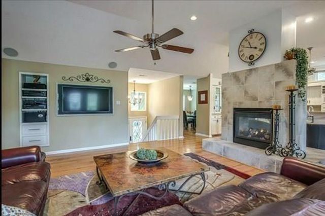 8 Buttonbush Court, The Woodlands, TX 77380