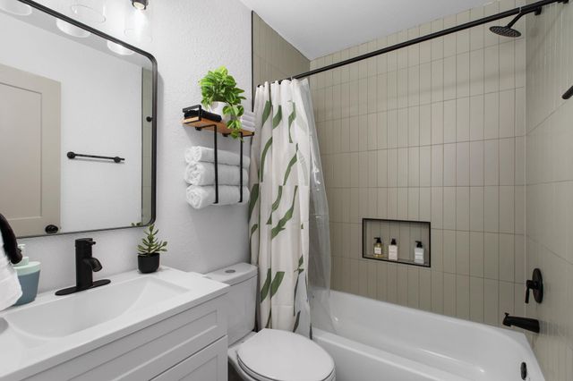 1201 Southport DR A, Austin, TX 78704