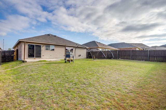 3033 Whitetail Chase Drive, Fort Worth, TX 76108