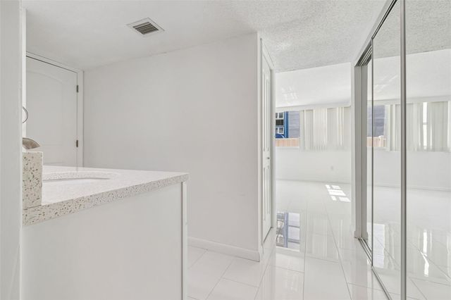 450 TREASURE ISLAND CAUSEWAY 106, Treasure Island, FL 33706