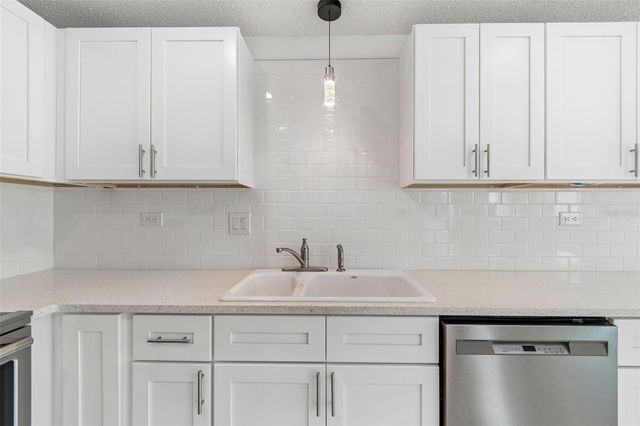 450 TREASURE ISLAND CAUSEWAY 106, Treasure Island, FL 33706