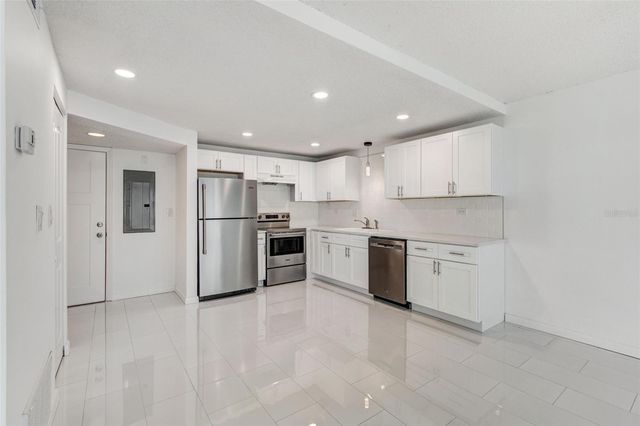 450 TREASURE ISLAND CAUSEWAY 106, Treasure Island, FL 33706